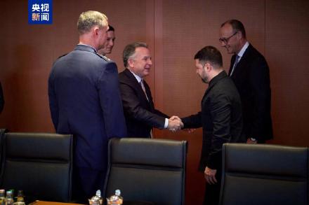 美乌德三方代表在德国总理府开始会谈 美乌德三方代表在德国总理府开始会谈