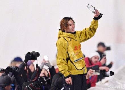 苏翊鸣获单板滑雪大跳台世界杯总冠军