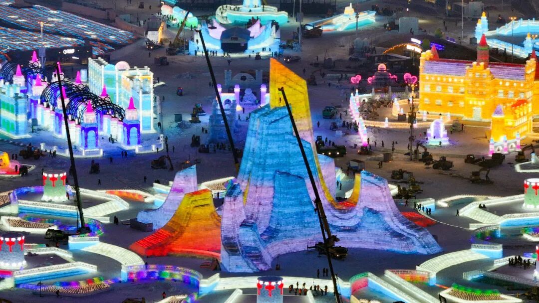冰雪大世界建设接近尾声 迎客进入倒计时 冰雪大世界建设接近尾声 迎客进入倒计时