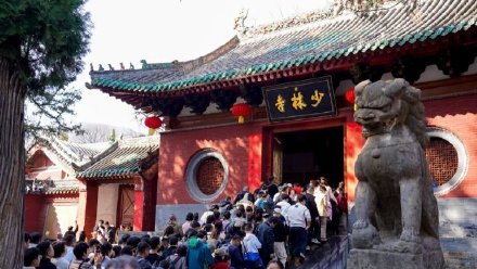 嵩山少林景区推50元接驳车引发游客吐槽, 景区回应:新方案已暂缓 嵩山少林景区推50元接驳车引发游客吐槽, 景区回应:新方案已暂缓