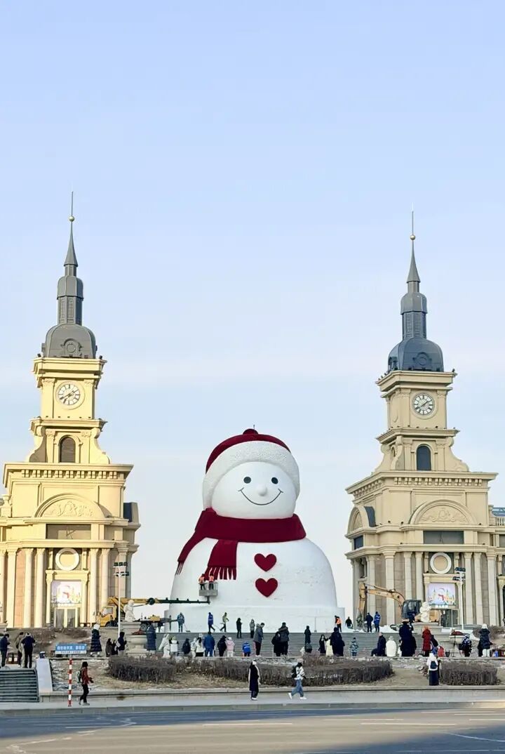 音乐长廊大雪人炫出“尔滨速度”!全国网友“闪现”冰城“双向奔赴” 音乐长廊大雪人炫出“尔滨速度”!全国网友“闪现”冰城“双向奔赴”