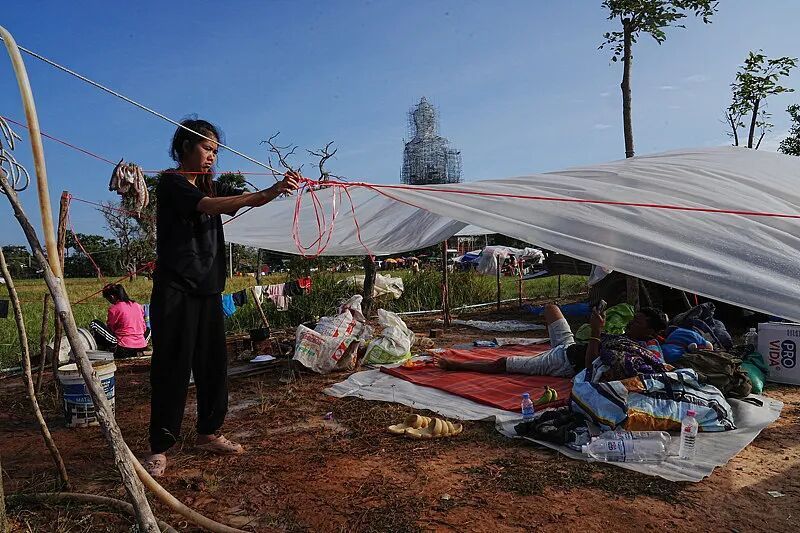 持续交火 两国均称将继续作战 持续交火 两国均称将继续作战