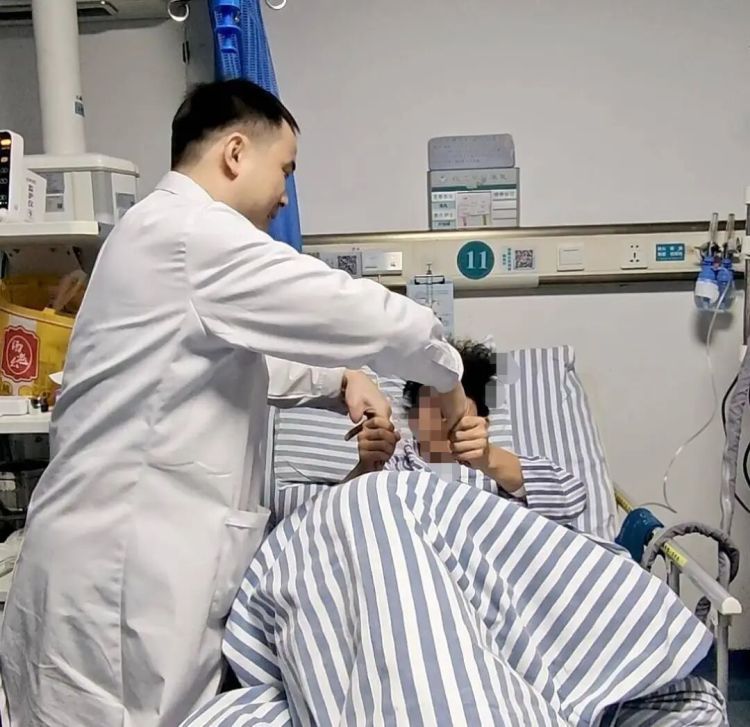 19岁大学生突然瘫半边!医生提醒 19岁大学生突然瘫半边!医生提醒