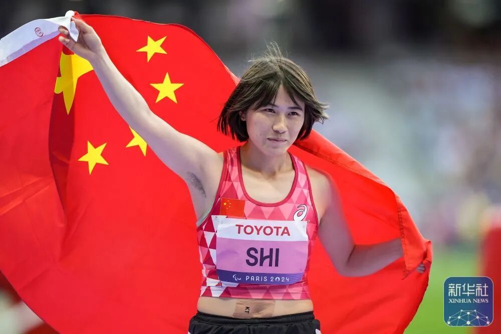 现场求婚成功！网友查了一下，直呼：女方太厉害了！