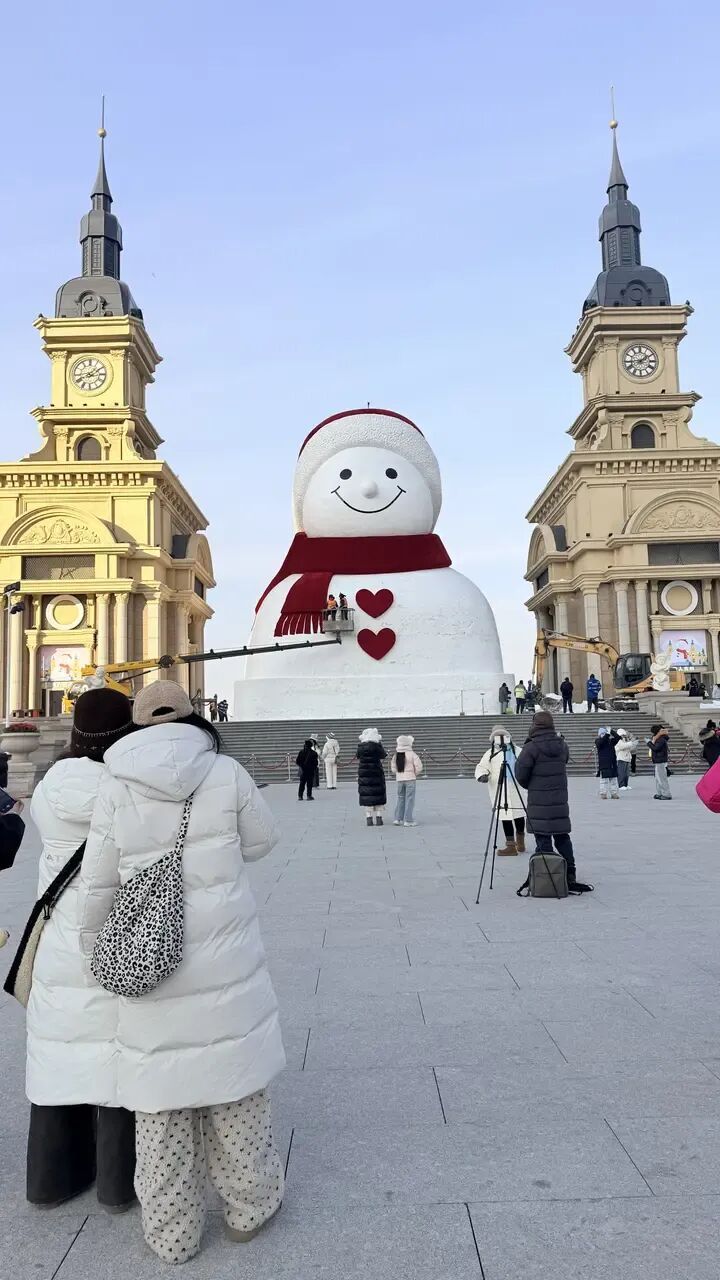 音乐长廊大雪人炫出“尔滨速度”!全国网友“闪现”冰城“双向奔赴” 音乐长廊大雪人炫出“尔滨速度”!全国网友“闪现”冰城“双向奔赴”