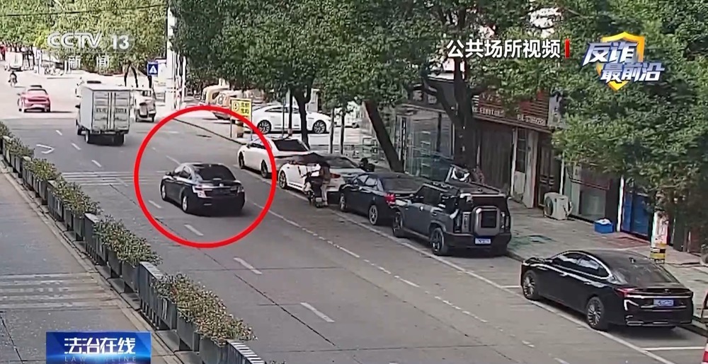 女子准备交易2.6公斤黄金 民警火速拦截 女子准备交易2.6公斤黄金 民警火速拦截