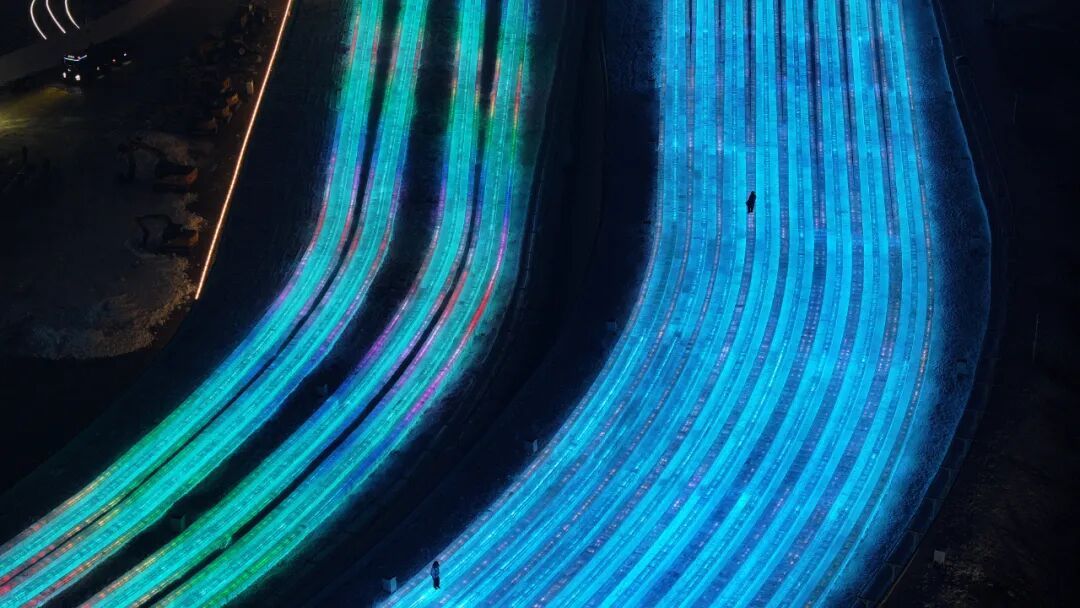 冰雪大世界建设接近尾声 迎客进入倒计时 冰雪大世界建设接近尾声 迎客进入倒计时