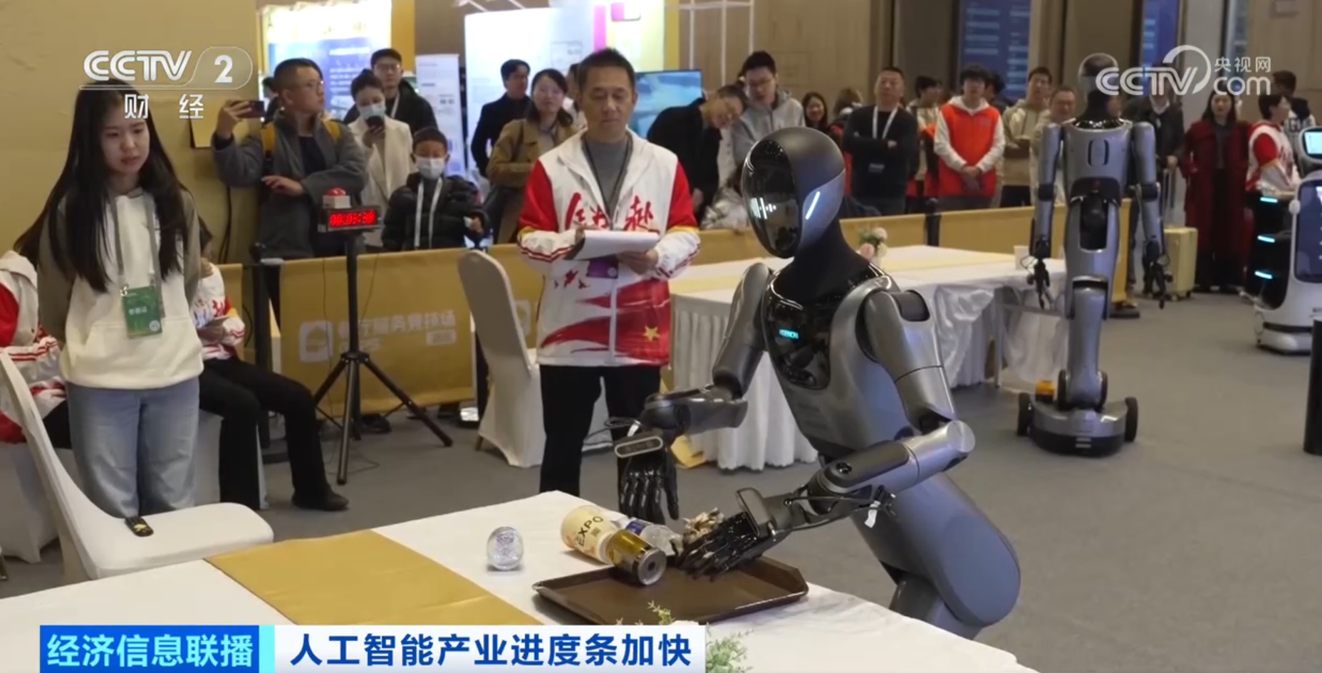 人形机器人真能当“生产力工具”?这场技能大赛揭开真相 人形机器人真能当“生产力工具”?这场技能大赛揭开真相