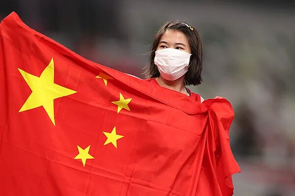 现场求婚成功！网友查了一下，直呼：女方太厉害了！
