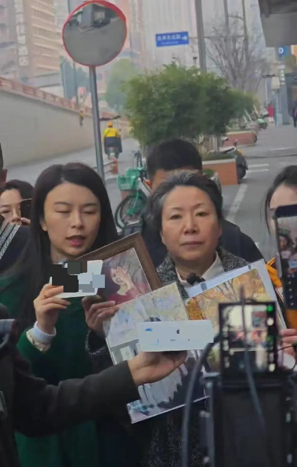 “成都女子家门口被害案”一审第二次开庭,代理律师质疑:被告精神鉴定报告有重大问题 “成都女子家门口被害案”一审第二次开庭,代理律师质疑:被告精神鉴定报告有重大问题