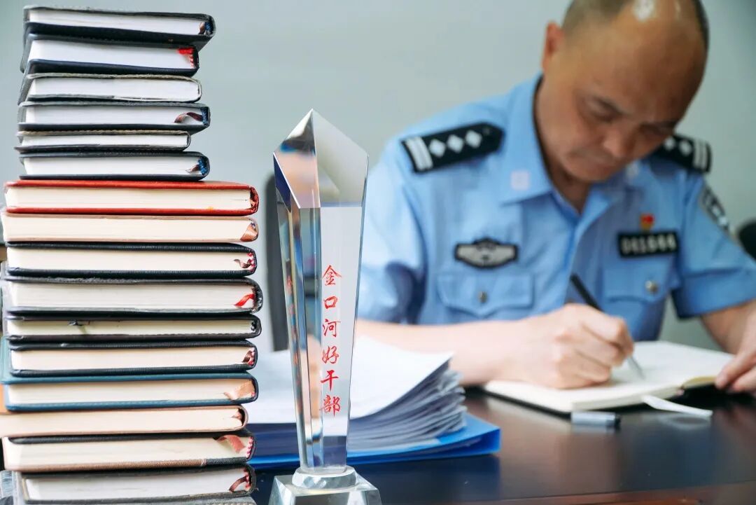 41年坚守,他是群众口中的“瓦山老所长”! 41年坚守,他是群众口中的“瓦山老所长”!