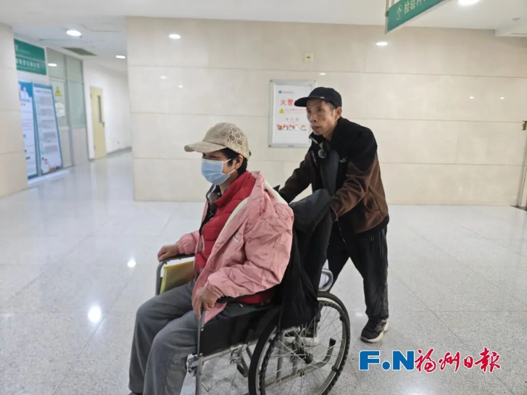 “锅盔叔叔”和“煎饼叔叔”见面了!现场→ “锅盔叔叔”和“煎饼叔叔”见面了!现场→