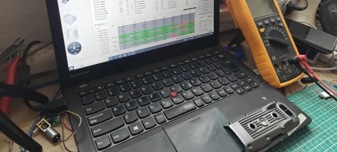 某网店经营者胡某为无人机“黑飞”提供破解服务，被采取刑事强制措施