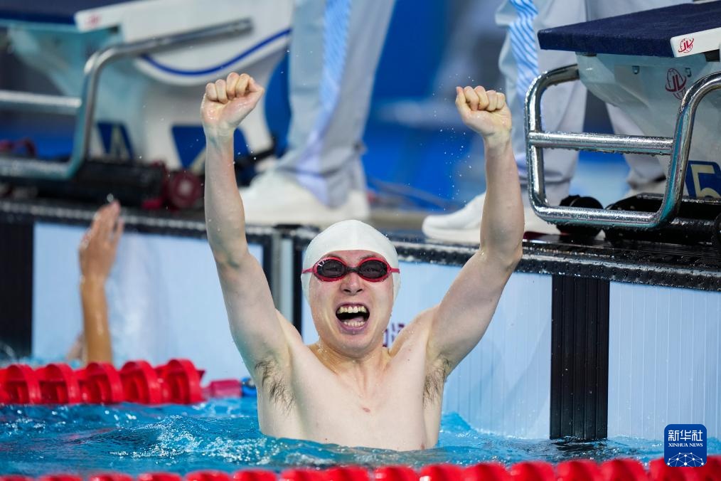孙宇亮：特奥游泳赛场上的自信男孩