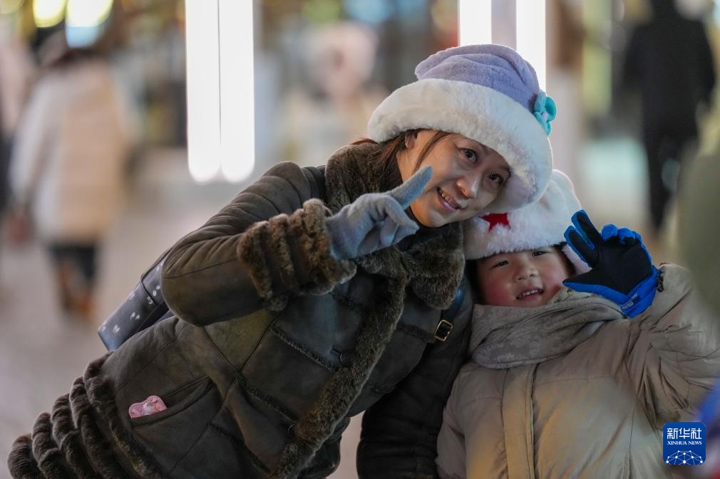 哈尔滨:漫步百年老街 徜徉流光溢彩冬日冰城 哈尔滨:漫步百年老街 徜徉流光溢彩冬日冰城