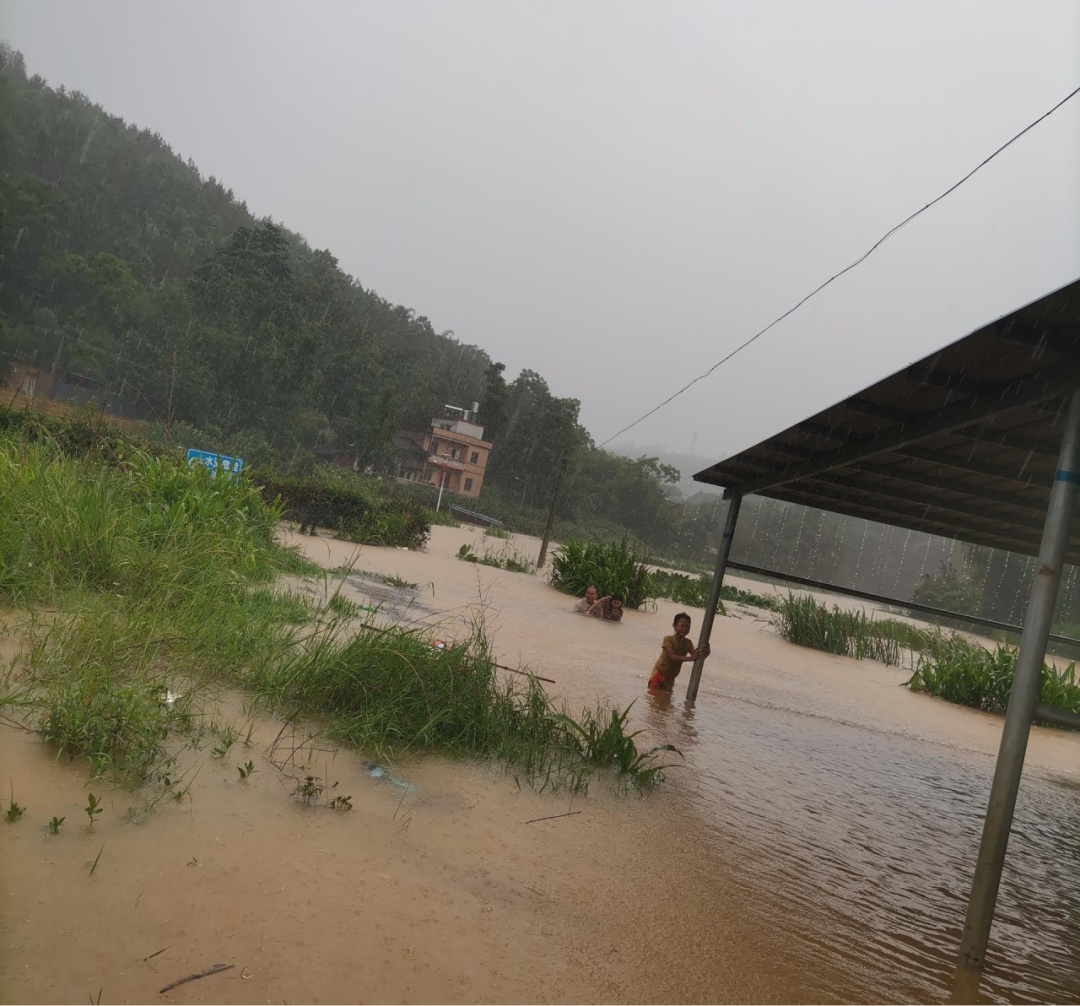 不顾自身安危救人!男子缓刑期内获减刑 不顾自身安危救人!男子缓刑期内获减刑