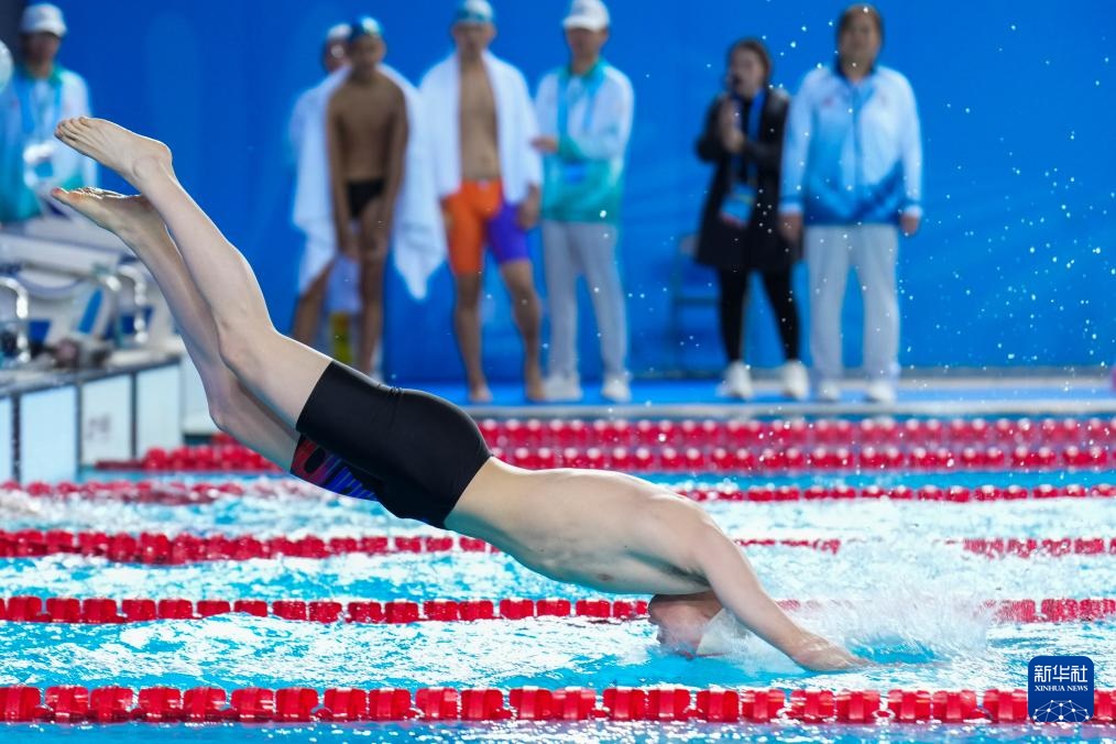 孙宇亮：特奥游泳赛场上的自信男孩