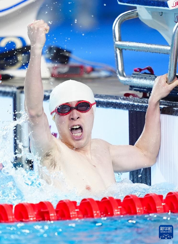 孙宇亮：特奥游泳赛场上的自信男孩
