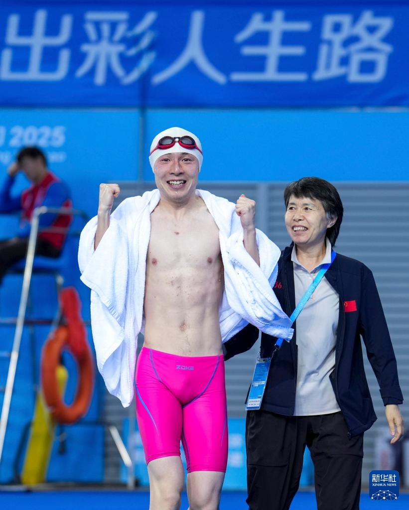 孙宇亮：特奥游泳赛场上的自信男孩