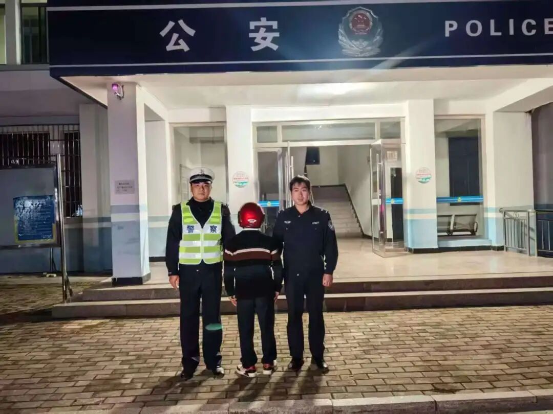 无证驾驶还冲卡逃逸?法网难逃 无证驾驶还冲卡逃逸?法网难逃