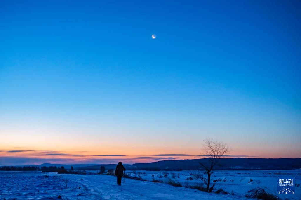 天宇迎来本年度最小残月 天宇迎来本年度最小残月