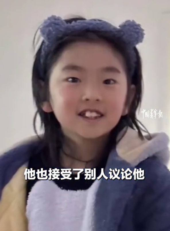 江苏8岁男孩蓄发两年为癌症患者做假发,妈妈:他剪发之后有点舍不得,但挺高兴 江苏8岁男孩蓄发两年为癌症患者做假发,妈妈:他剪发之后有点舍不得,但挺高兴