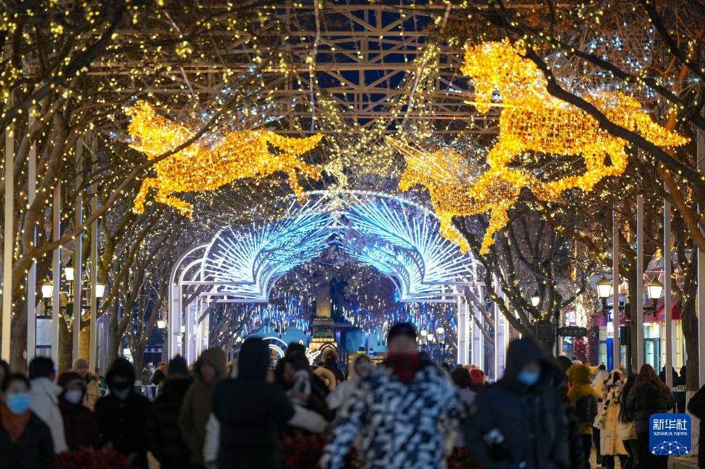 哈尔滨:漫步百年老街 徜徉流光溢彩冬日冰城 哈尔滨:漫步百年老街 徜徉流光溢彩冬日冰城