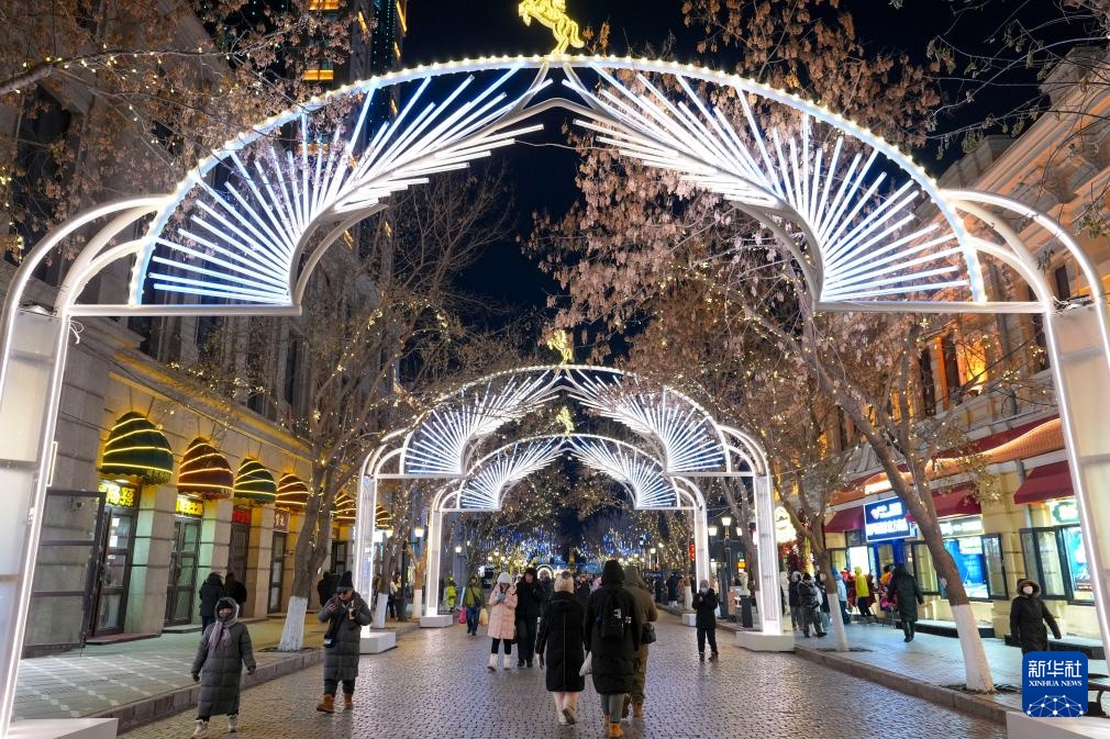 哈尔滨:漫步百年老街 徜徉流光溢彩冬日冰城 哈尔滨:漫步百年老街 徜徉流光溢彩冬日冰城