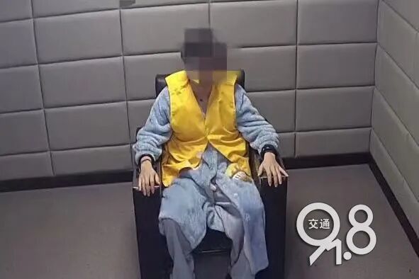 夜色掩护下,一男子鬼鬼祟祟干这事,被杭州警方抓获! 夜色掩护下,一男子鬼鬼祟祟干这事,被杭州警方抓获!