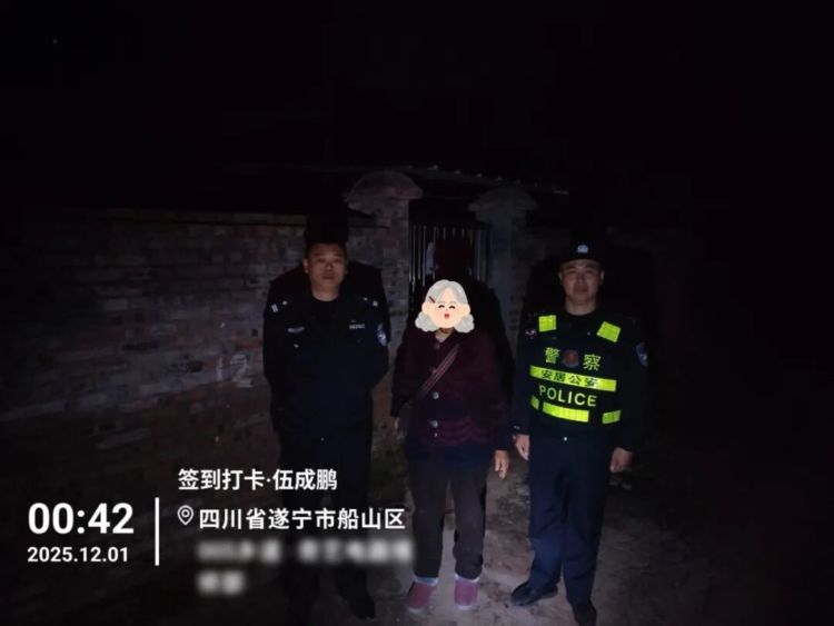 坐错车、走错路,民警深夜驱车数十公里送她回家 坐错车、走错路,民警深夜驱车数十公里送她回家