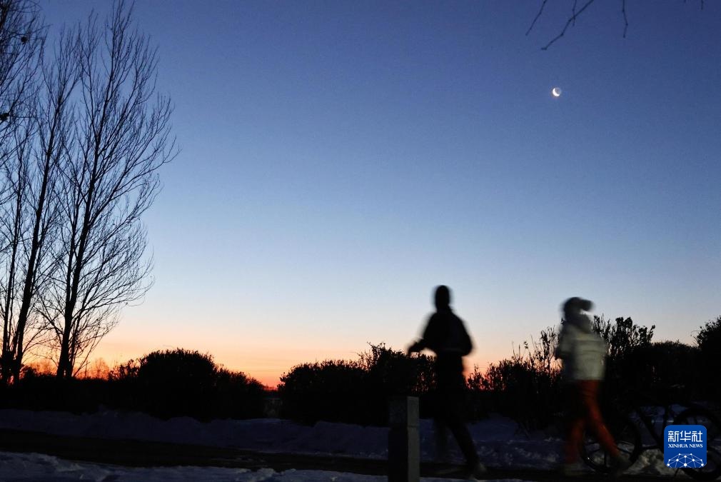 天宇迎来本年度最小残月 天宇迎来本年度最小残月
