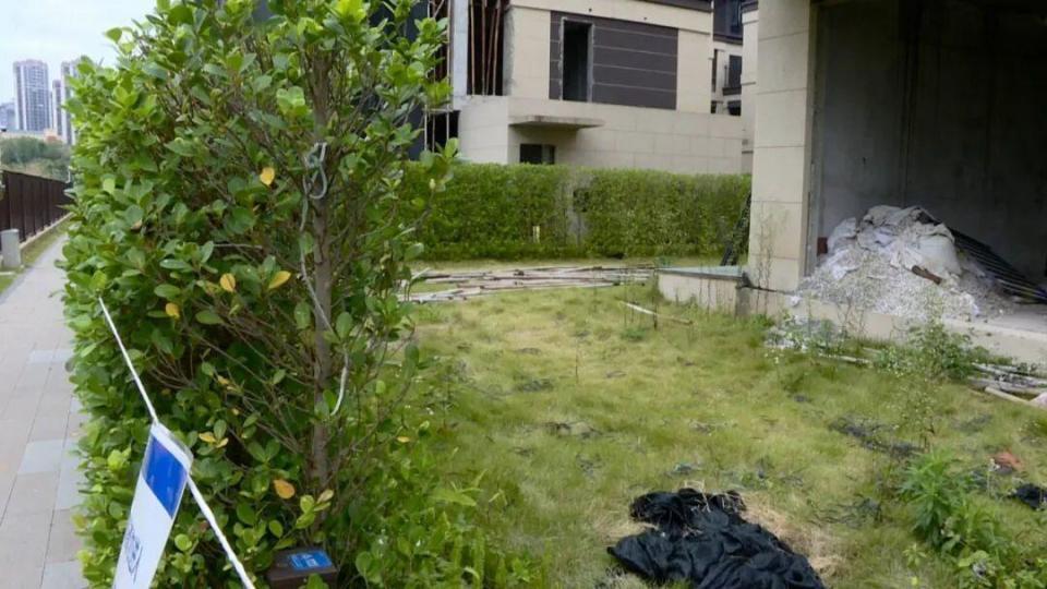 地下车库变私宅！南宁一小区多名业主凿穿楼板造出地下室，官方处理中