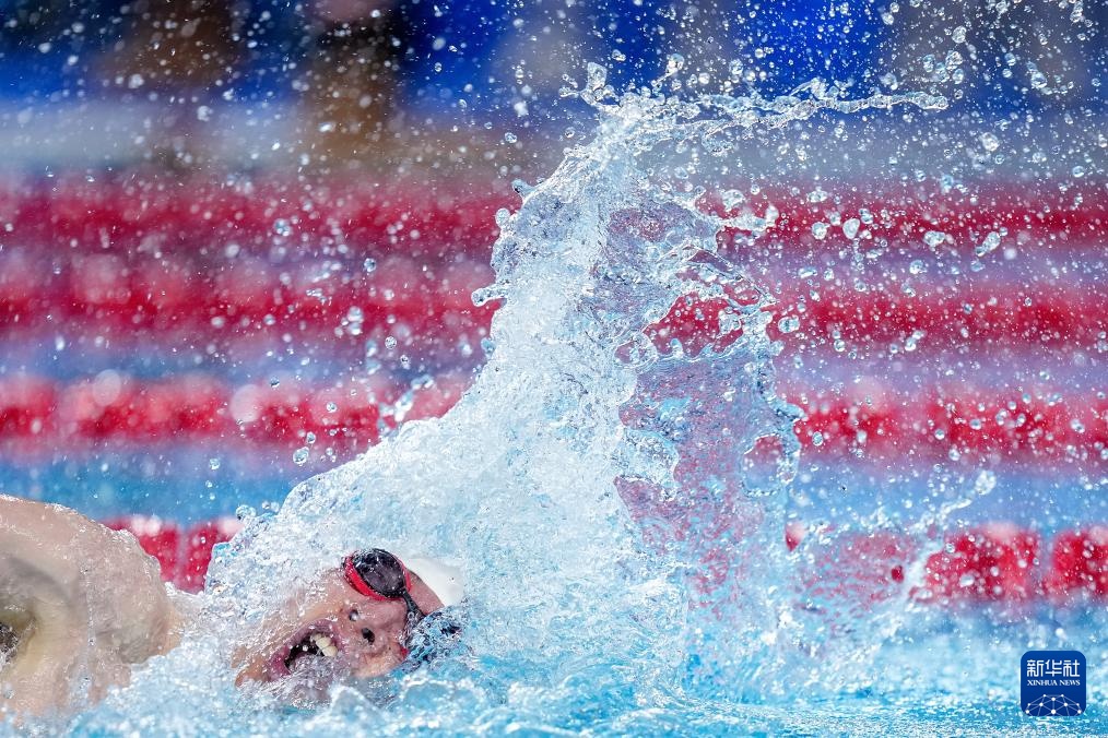 孙宇亮：特奥游泳赛场上的自信男孩