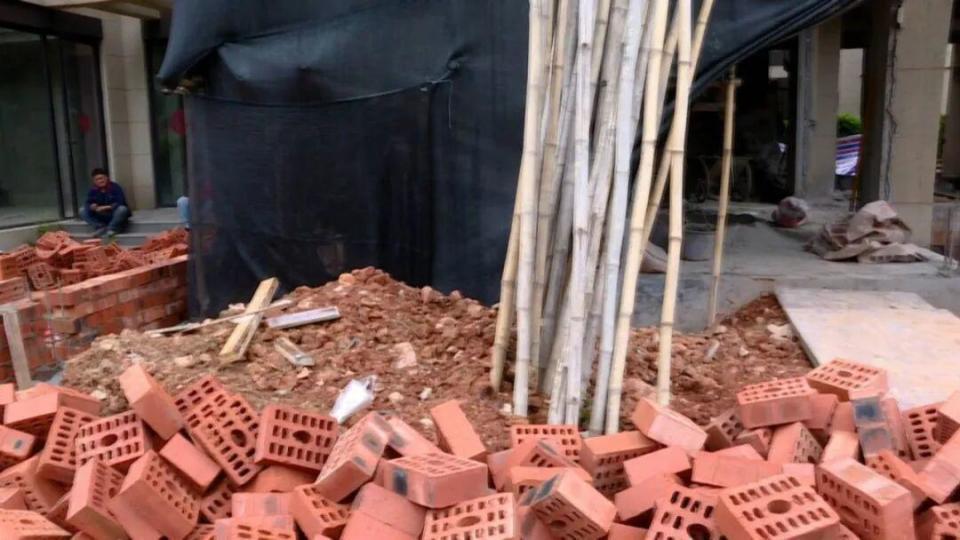 地下车库变私宅！南宁一小区多名业主凿穿楼板造出地下室，官方处理中