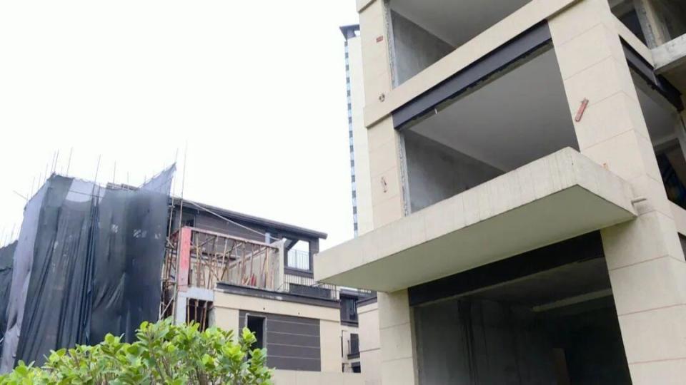 地下车库变私宅！南宁一小区多名业主凿穿楼板造出地下室，官方处理中