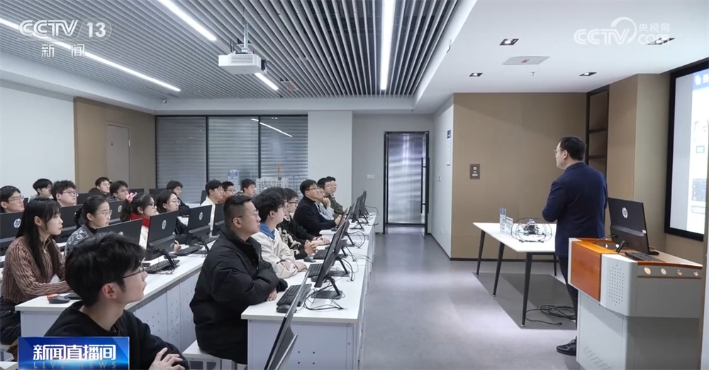 多所高校申请增设“具身智能”专业 “成品”“人才梯队”培养如何布局? 多所高校申请增设“具身智能”专业 “成品”“人才梯队”培养如何布局?