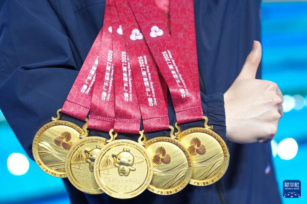 孙宇亮：特奥游泳赛场上的自信男孩