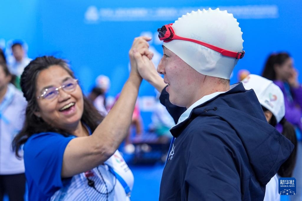 孙宇亮：特奥游泳赛场上的自信男孩