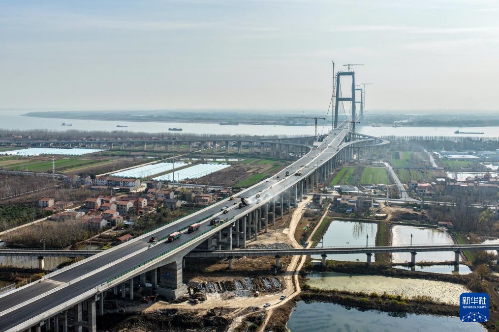 武汉双柳长江大桥及接线工程沥青摊铺完成 武汉双柳长江大桥及接线工程沥青摊铺完成