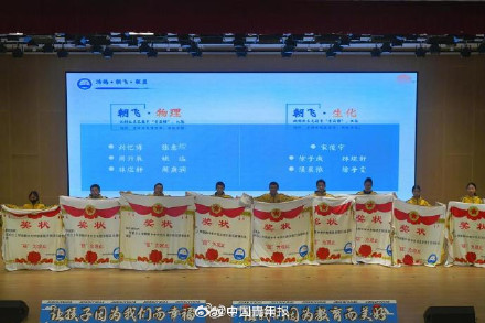 天天盖着奖状睡觉是什么体验啊