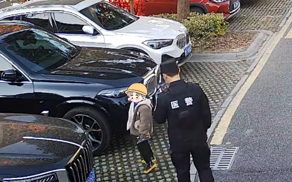 “小孩哥”独自出现在海宁一医院,引起了他的警觉…… “小孩哥”独自出现在海宁一医院,引起了他的警觉……