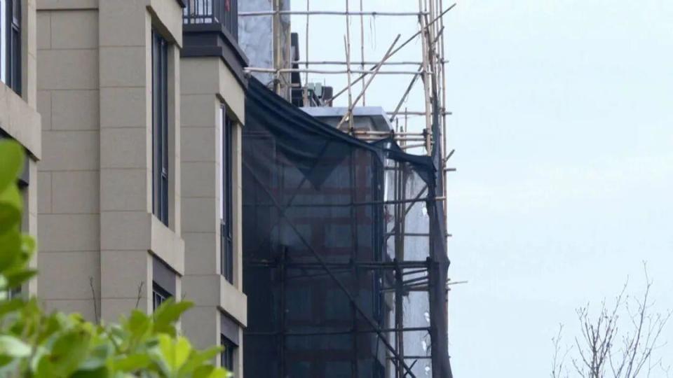 地下车库变私宅！南宁一小区多名业主凿穿楼板造出地下室，官方处理中