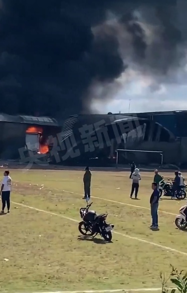 墨西哥一小飞机坠毁致7人死亡,撞上一座工业仓库 墨西哥一小飞机坠毁致7人死亡,撞上一座工业仓库