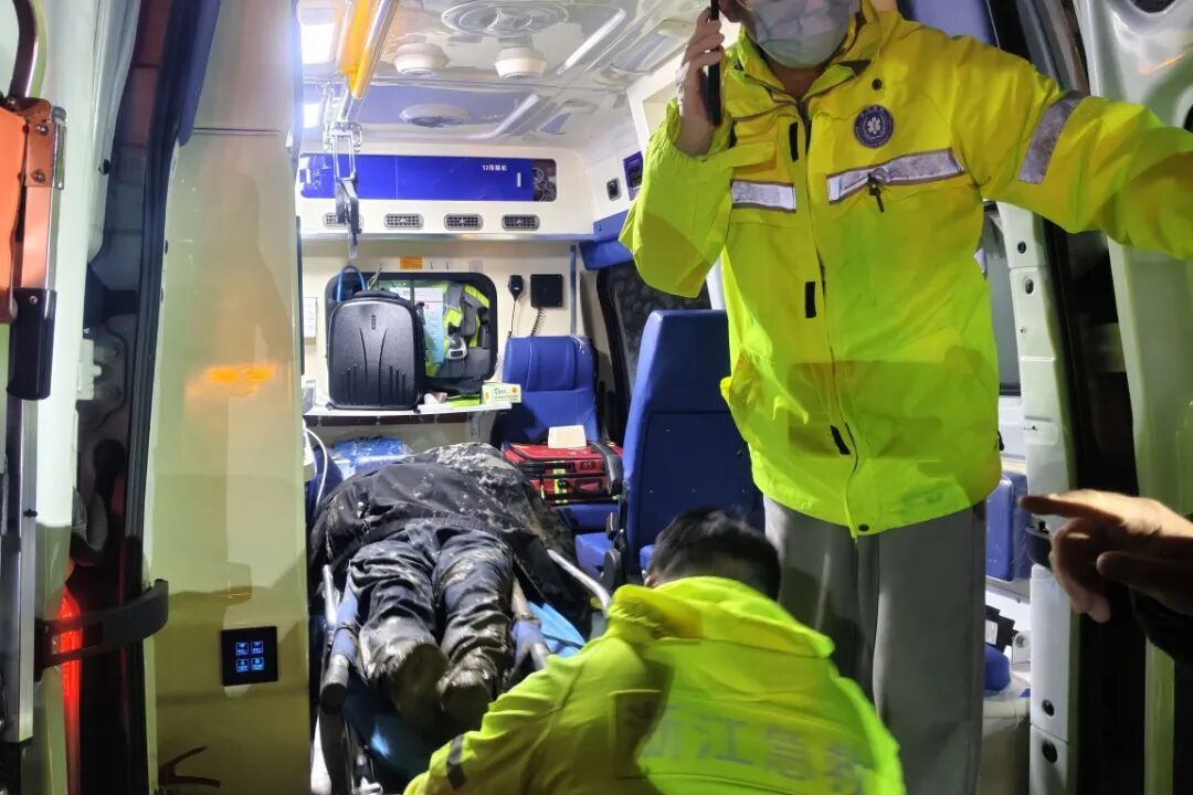 男子车停码头人却“消失”?下班前的一通电话让全家崩溃 男子车停码头人却“消失”?下班前的一通电话让全家崩溃