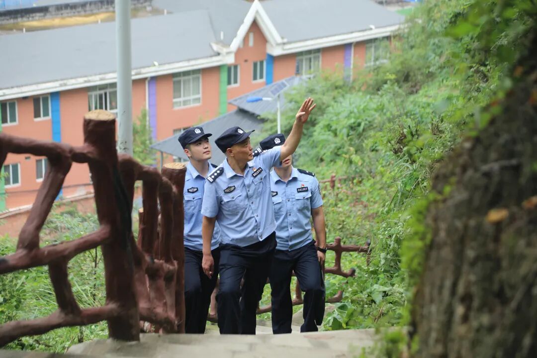 41年坚守,他是群众口中的“瓦山老所长”! 41年坚守,他是群众口中的“瓦山老所长”!