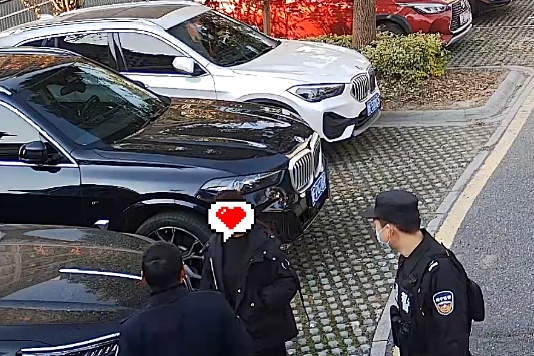 “小孩哥”独自出现在海宁一医院,引起了他的警觉…… “小孩哥”独自出现在海宁一医院,引起了他的警觉……