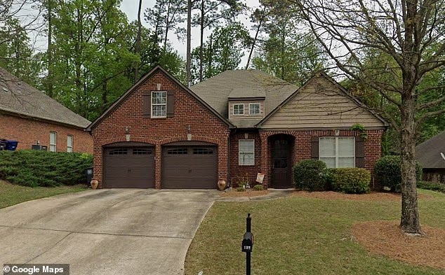 美国知名体育记者与丈夫家中遭枪击身亡，三岁儿子在场未受伤