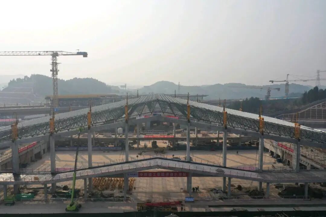 成达万高铁乐至站主体结构完工 成达万高铁乐至站主体结构完工