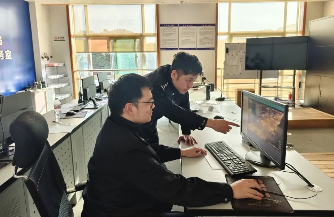 深夜斗气追逐穿插别车,危险驾驶罪,双双被判刑! 深夜斗气追逐穿插别车,危险驾驶罪,双双被判刑!