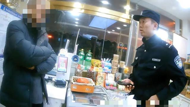 “线上炒股”+“线下取钱”?民警:这是新型陷阱!成功拦截11万,当场抓人! “线上炒股”+“线下取钱”?民警:这是新型陷阱!成功拦截11万,当场抓人!